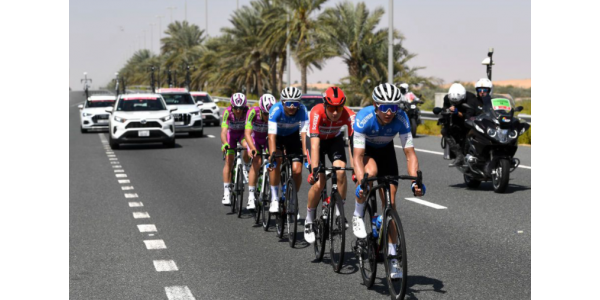 Jasper Philipsen remporte la première étape