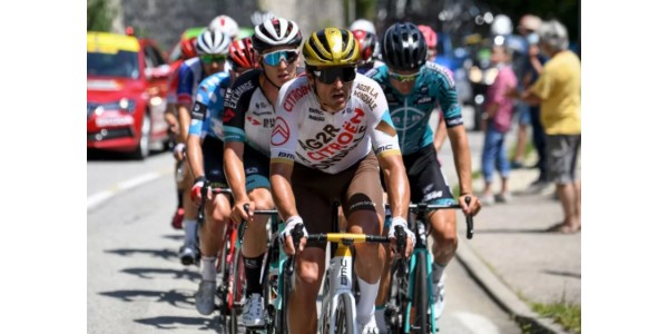 Loushenko enfile avec succès le maillot jaune