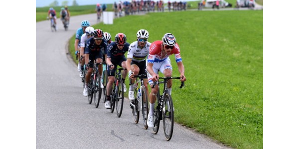 Vander Poor met le maillot jaune