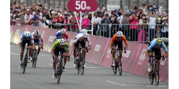 Wout van Aert et Pogacar classés deuxième et troisième