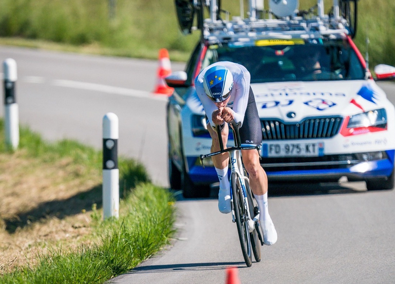 Stefan Küng porte à nouveau un maillot de champion