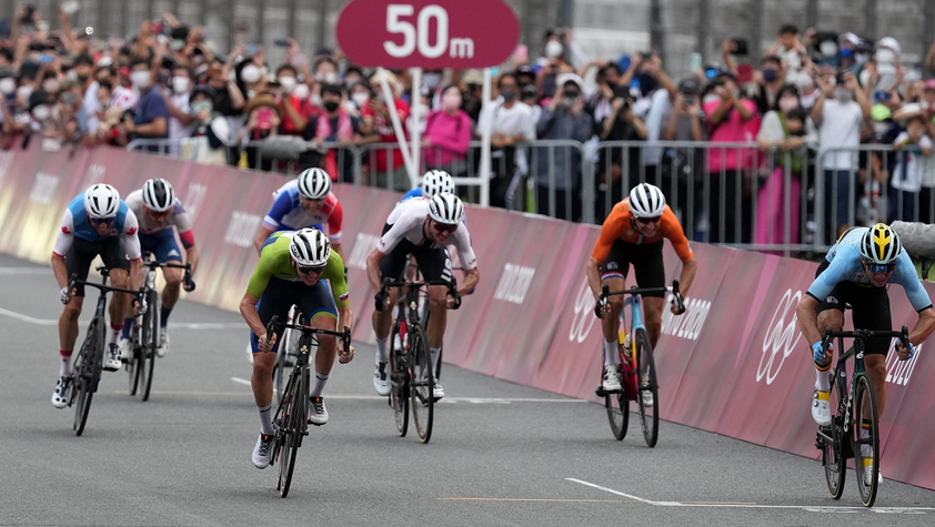 Wout van Aert et Pogacar classés deuxième et troisième
